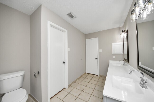 Building Photo - 4915 Pecan Grove Dr