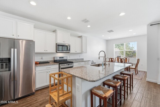 Building Photo - 30558 W Clarendon Ave