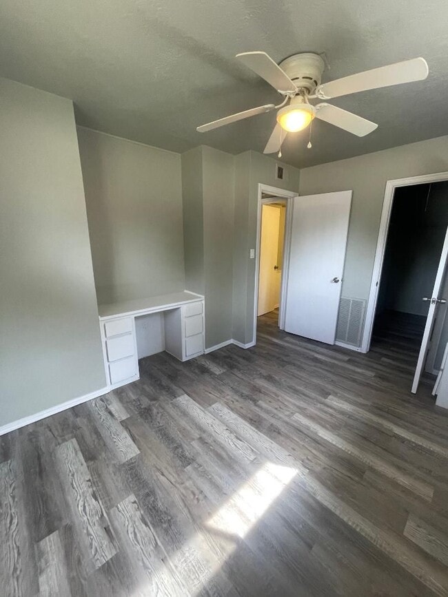 Building Photo - Adorable 1 bedroom 1 bathroom Duplex For Rent