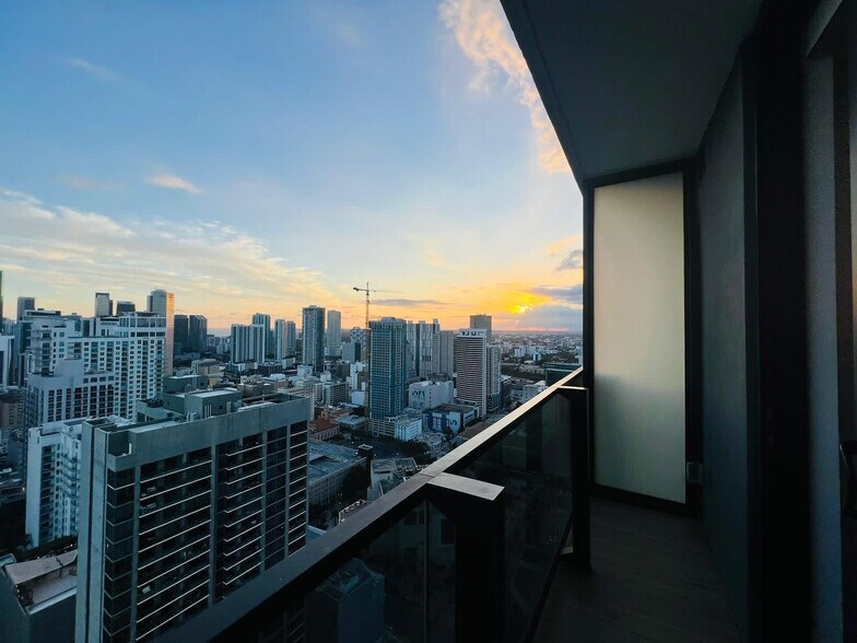 Building Photo - 398 NE 5th St