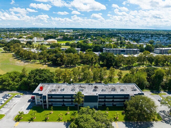 Building Photo - 7900 S Colony Cir