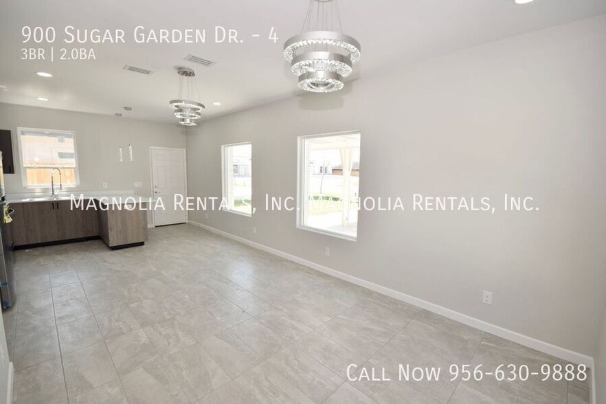 Building Photo - 900 Sugar Gdn Dr