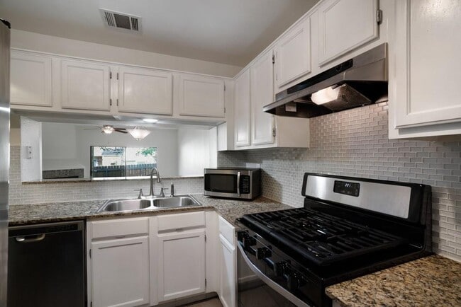 Building Photo - 11901 Swearingen Dr