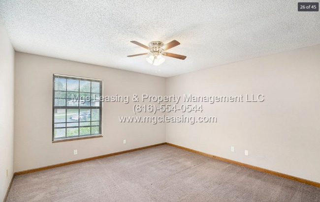 Building Photo - Spacious 2nd Floor Townhome in the Heart of Blue Springs!