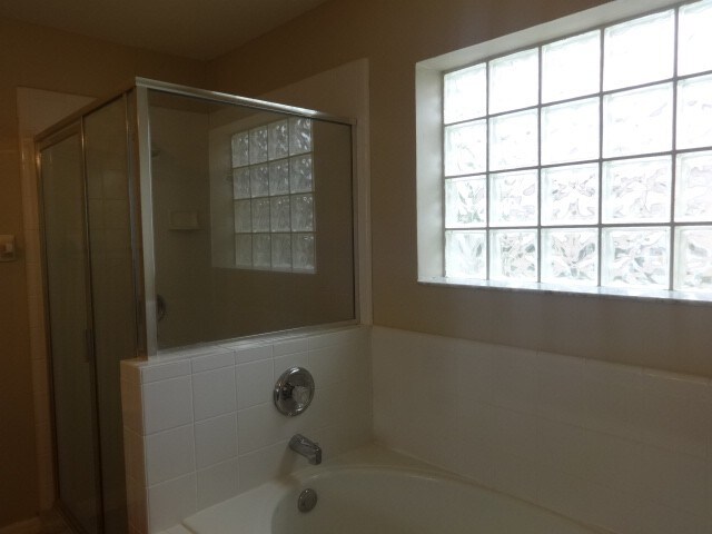 Building Photo - 808 Scenic View Cir