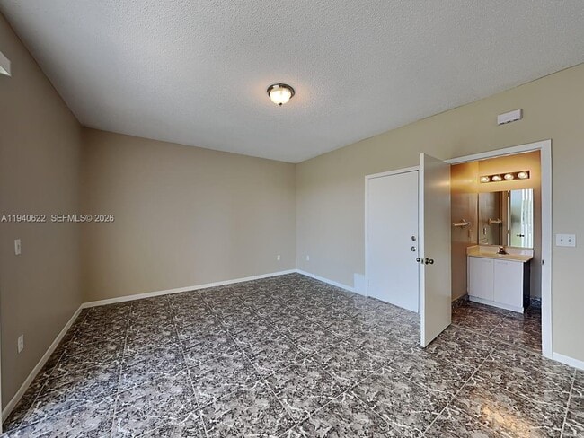 Building Photo - 15106 NW 6th Ct