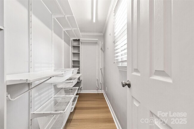 Building Photo - 405 Hillcrest Dr