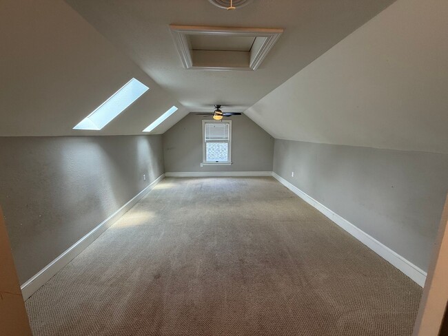 Building Photo - 7356 Woodville Ln