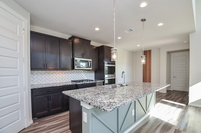 Building Photo - 28402 Eli Eagle St