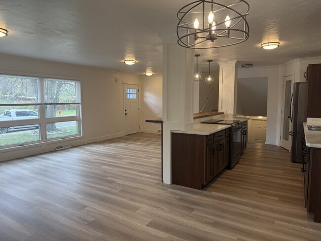 Building Photo - 3103 Stinson Ave
