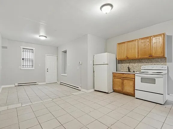 Building Photo - 2542 N 33rd St