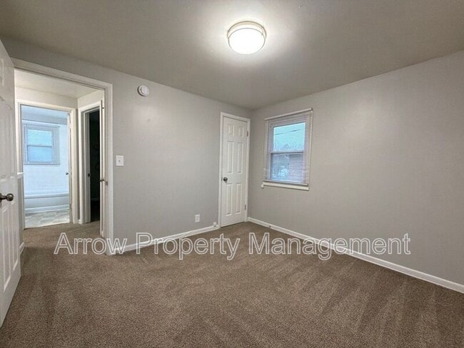 Building Photo - 5421 Benton St