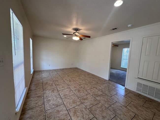 Building Photo - 5/5 House in Small Gated Community Near Ba...