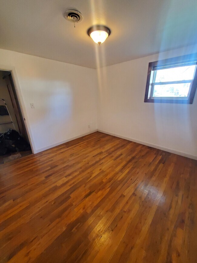 Building Photo - 2302 E Rosser Ave