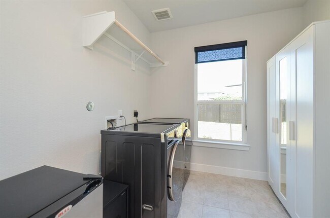 Building Photo - 9522 Rialto Creek Dr