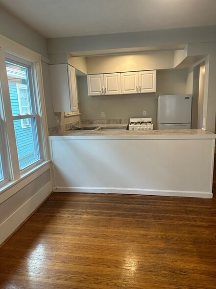 Building Photo - 37 Vick Park B