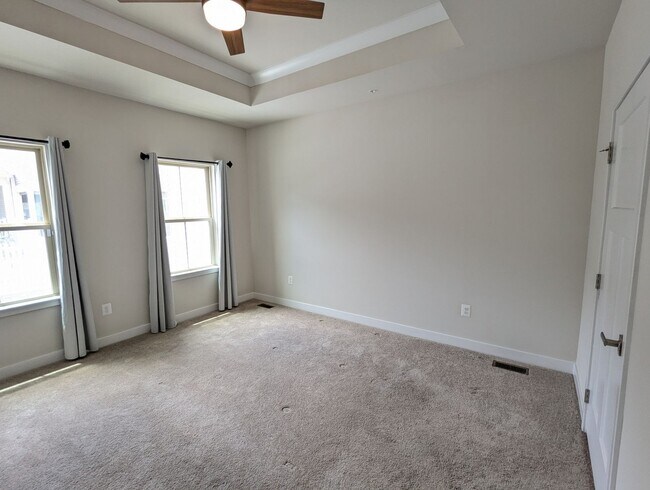 Building Photo - Stunning villa in the Harrison Terrace com...