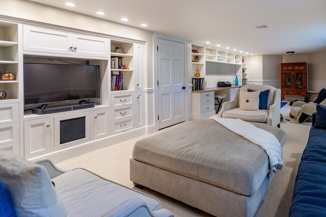 Building Photo - 3 Barclay Sq