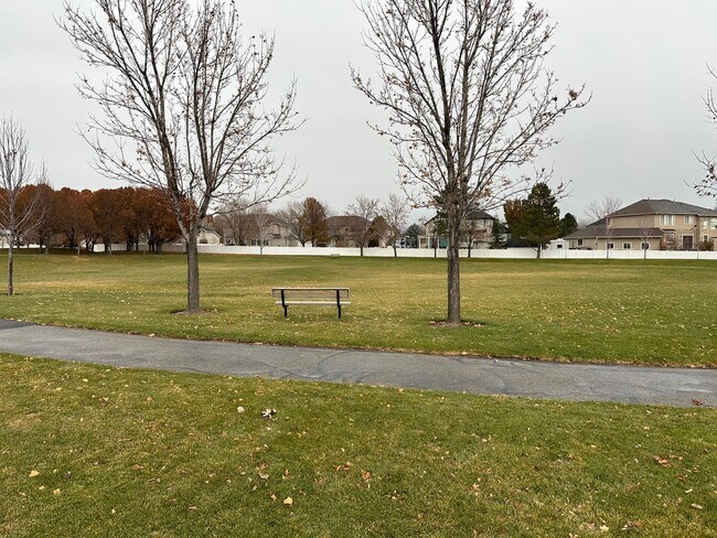 Building Photo - 2824 Ivory Way S