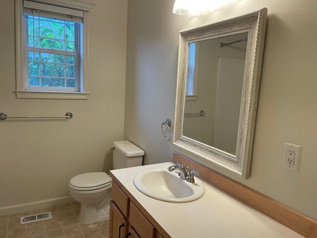 Building Photo - Lovely Home in Holmes Harbor with a Short Term Lease!