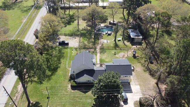 Building Photo - 9123 Kerr Dr