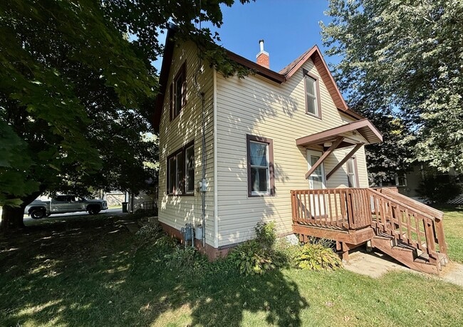 Building Photo - 802 2nd St NW