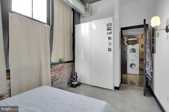 Building Photo - 1701 Tulip St