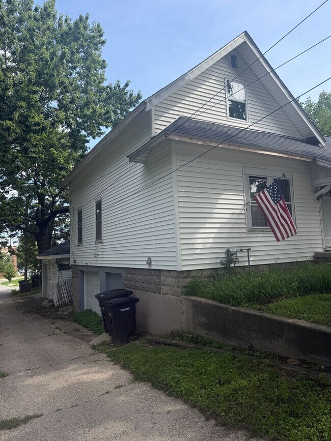 Building Photo - 1718 Rainey St