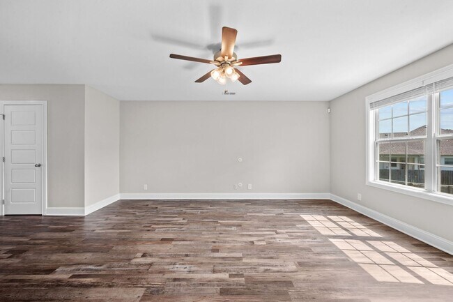 Building Photo - Beautiful Open-Concept Home with Covered Deck & Huge Backyard