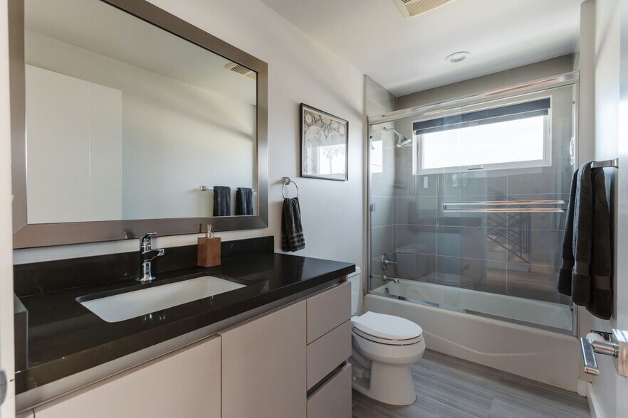 Building Photo - 6072 Pickford St