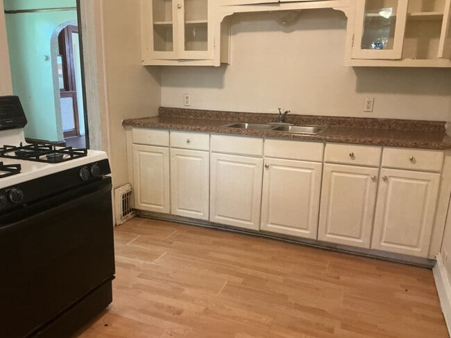 Building Photo - Single Family Home