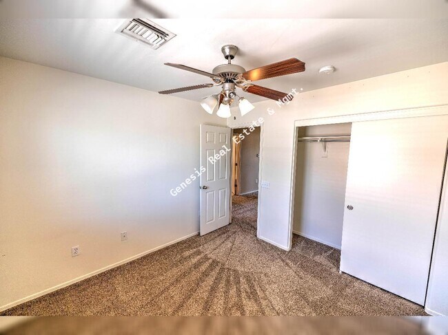 Building Photo - Three Bedroom in Southeast Tucson