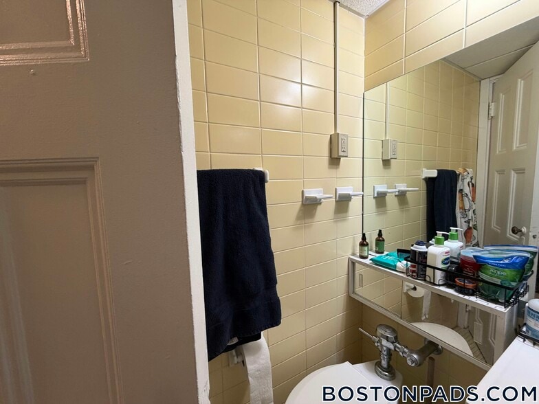 Building Photo - 62 Boylston St