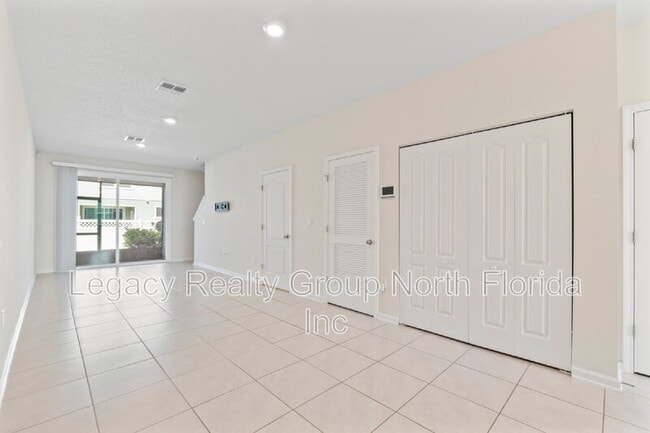 Building Photo - 509 Big Tree Wy