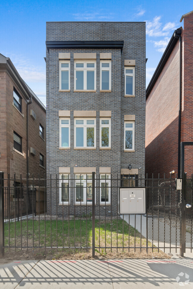 Building Photo - 643 E 50th St
