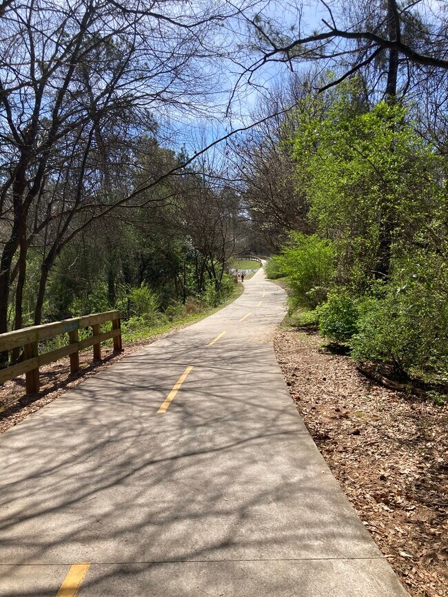 Building Photo - 1439 Clairmont Rd