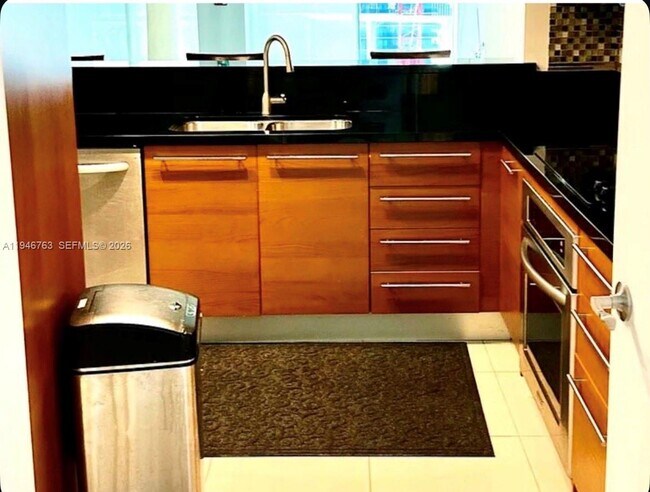 Building Photo - 253 NE 2nd St