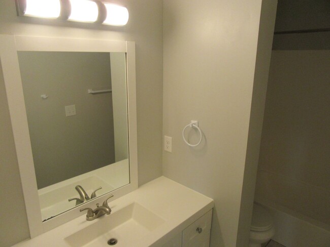 Building Photo - 2917 Ormond Ave