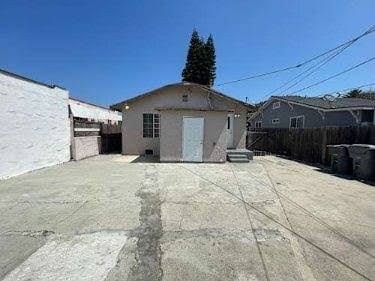 Building Photo - 2640 E 110th St