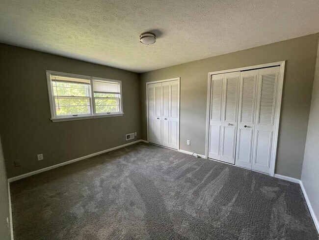 Building Photo - 2519 Steeplechase Dr