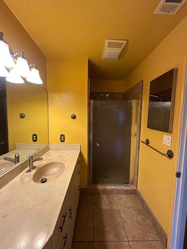 Building Photo - SW Visalia home available soon