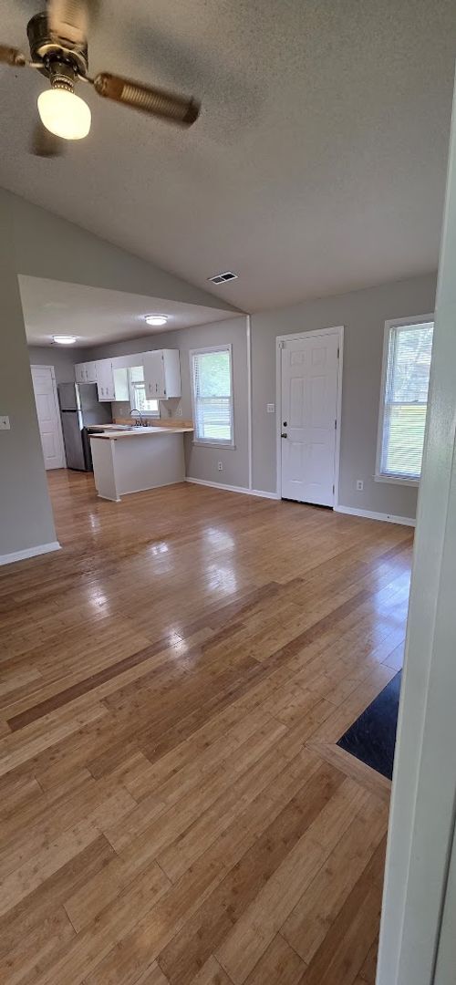 Building Photo - Charming Home Right off Winchester Rd