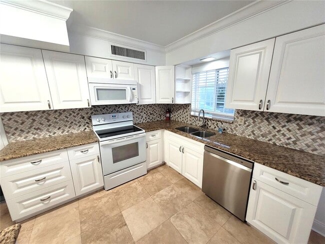 Building Photo - 356 E Overbrook Dr