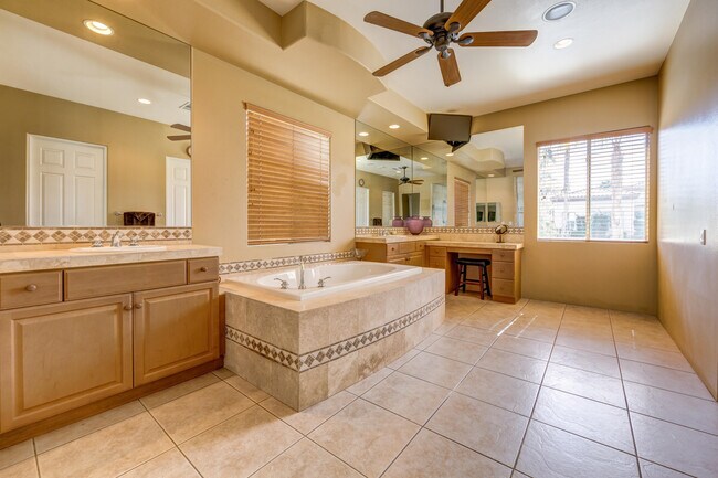 Building Photo - 79942 Julee Ct