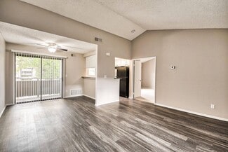 Building Photo - Oak Tree Court Apartment Homes