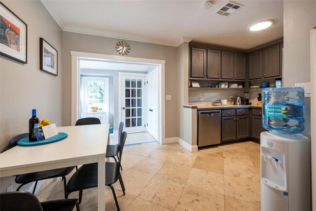 Building Photo - 1541 NW 6th Ave