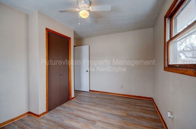 Building Photo - 323 S Hebbard St