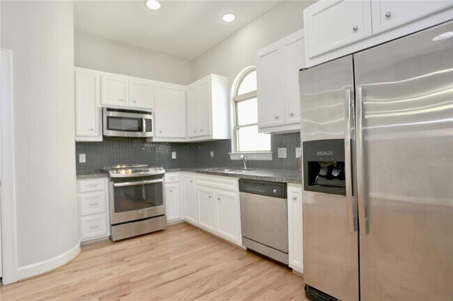 Building Photo - 3614 Main Plaza Dr