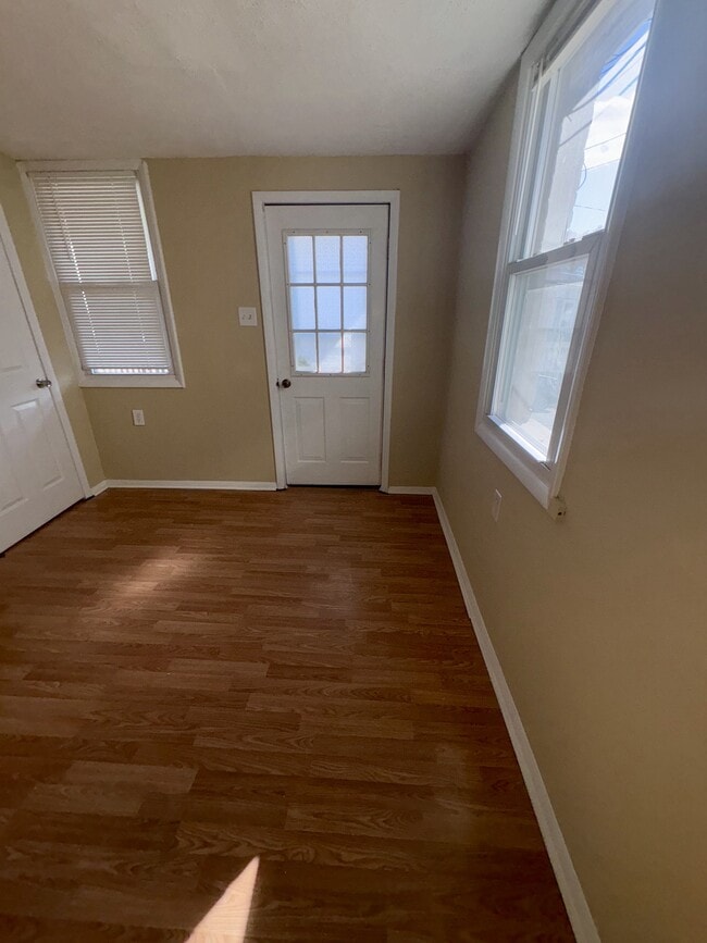 Building Photo - 150 S Sumner Ave