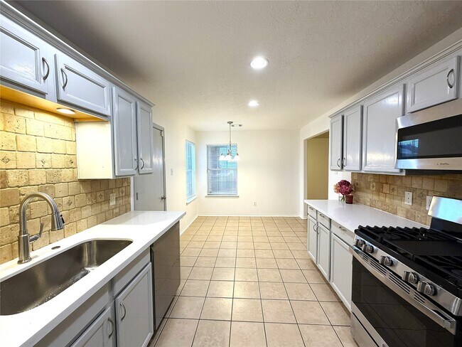 Building Photo - 4719 Cypress Dawn Ln